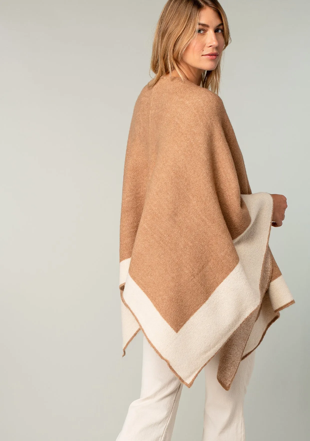 Este Sweater Cape